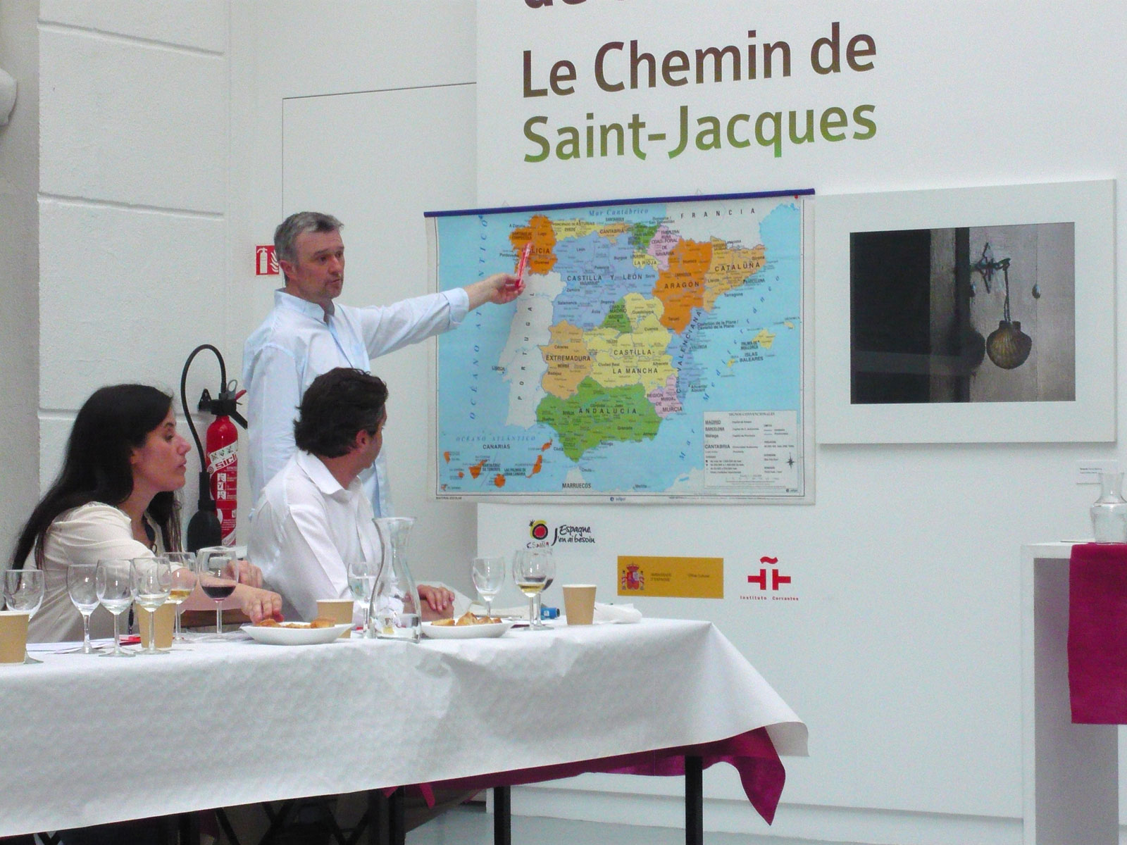 Juan Manuel Bellver explique la relation entre géographie, histoire et développement du vin Juan Manuel Bellver explique la relation entre géographie, histoire et développement du vin